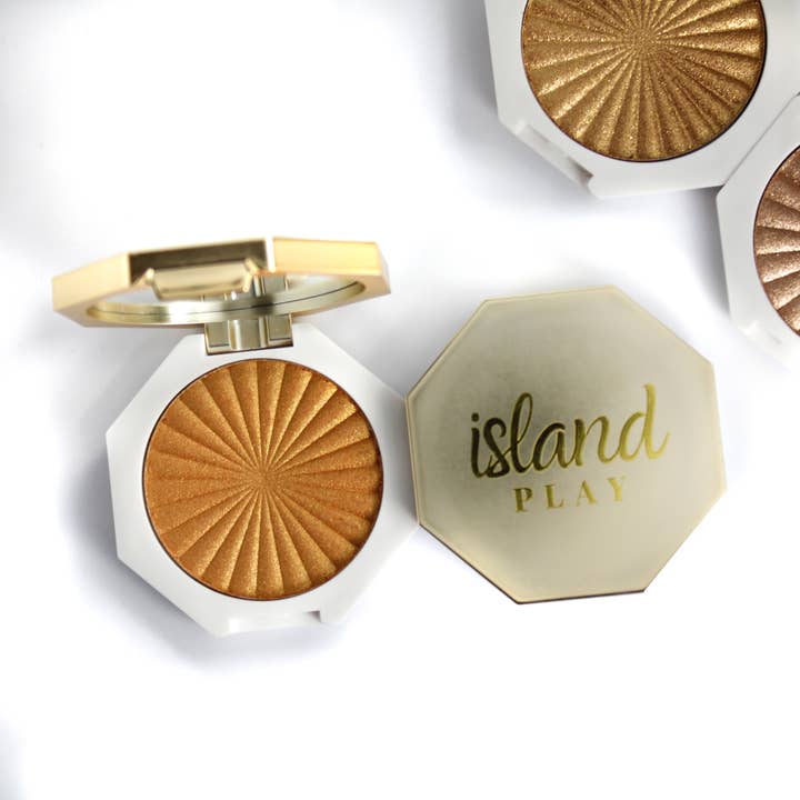 Golden - Sun Kissed Illuminating Highlighter for wholesale by Island Play Cosmetics