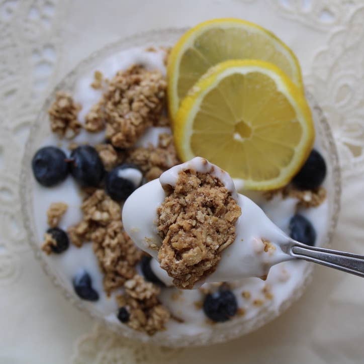 Rooted Living – wholesale Granola – Blåbär Citron Granola - 100% Komposterbar Påse (8oz)2