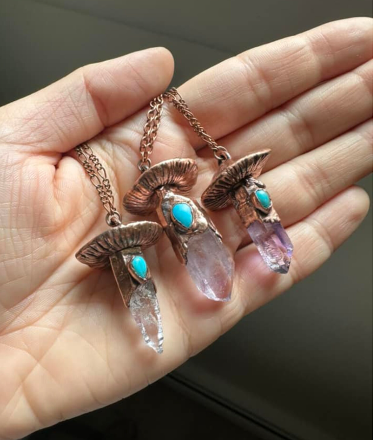 Gratefully Dreaming - Vendita all'ingrosso Collana con ciondolo/pendaglio - Collana in Rame con Ametista e Fungo con Cristallo di Turchese4