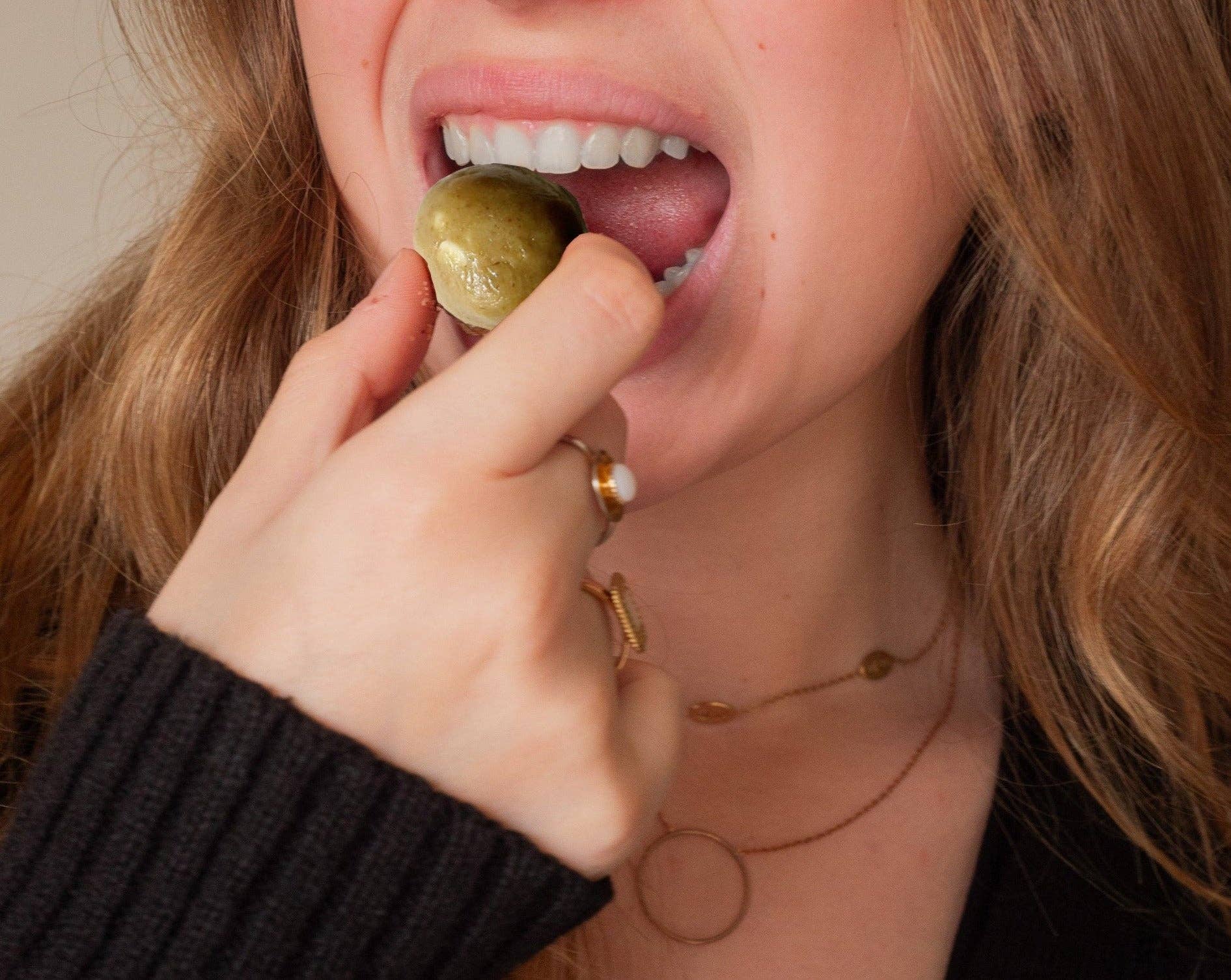 Monday Box - Wholesale Cookie - Monka Balls - White Cookie x12 boxes3