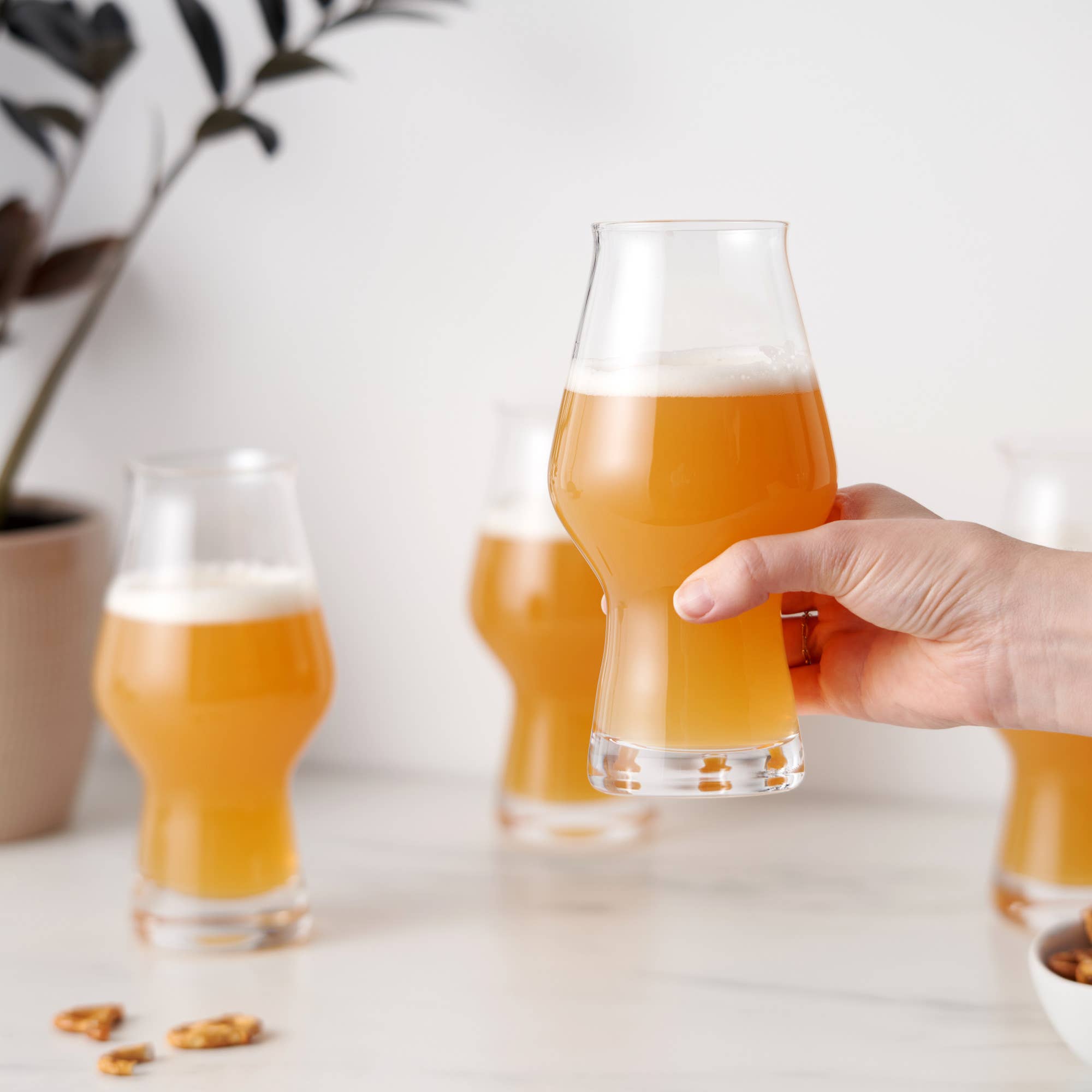 TRUE - Wholesale Beer Glass/Mug - Tapered Glass IPA Beer Glasses Set of 42