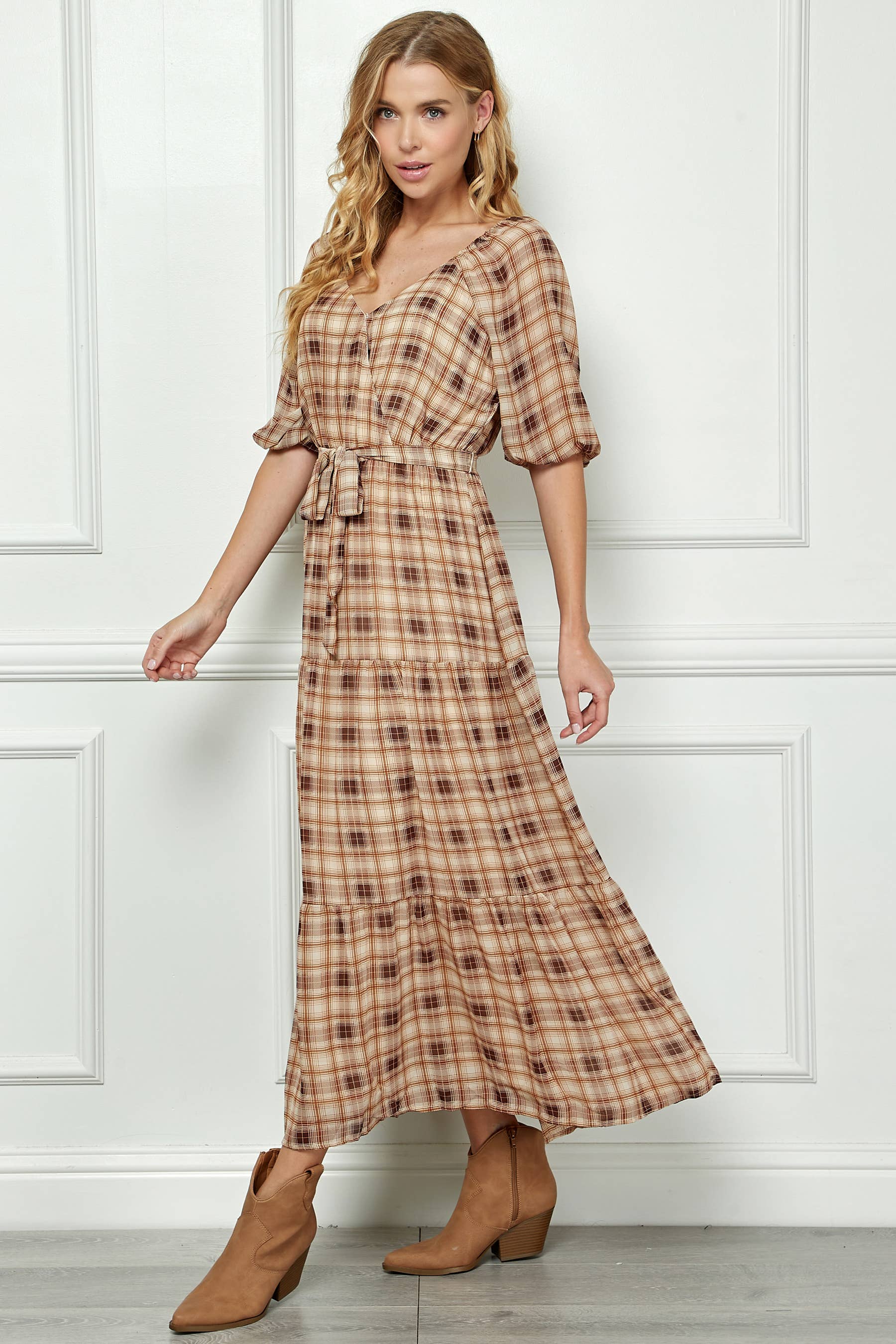 NAT/BRM/MOCA 3/4 ÜBERSCHÜSSIGES MAXIKLEID MIT SEITLICHEM BINDEBAND UND RÜSCHENSAUM Y828795J89 für den Großhandel auf Faire2