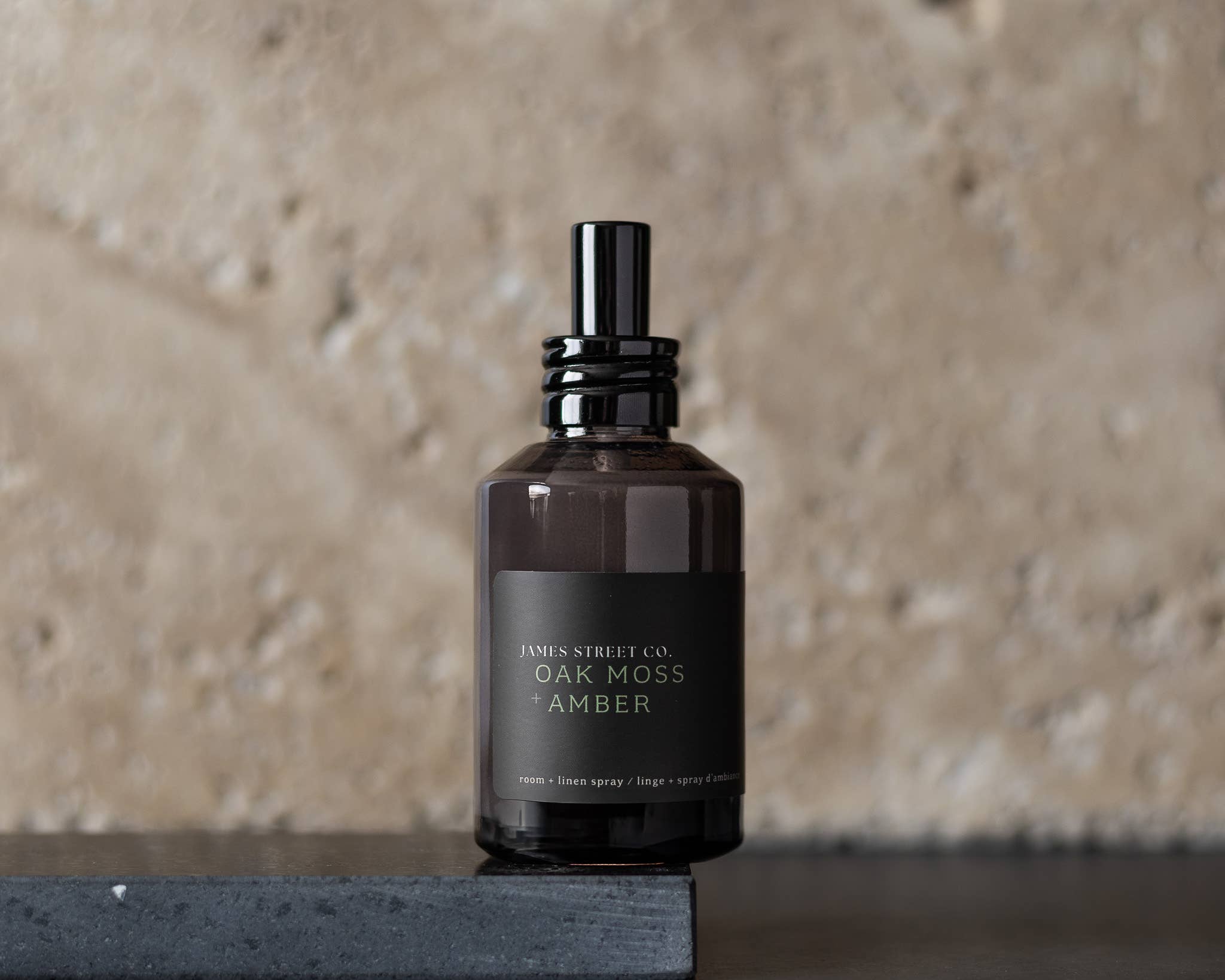 James Street Co. - Vendita all'ingrosso Spray per tessuti e ambienti - Spray per Tessuti e Ambienti Quercia e Ambra 118ml | Calma Terrosa Ambrata1
