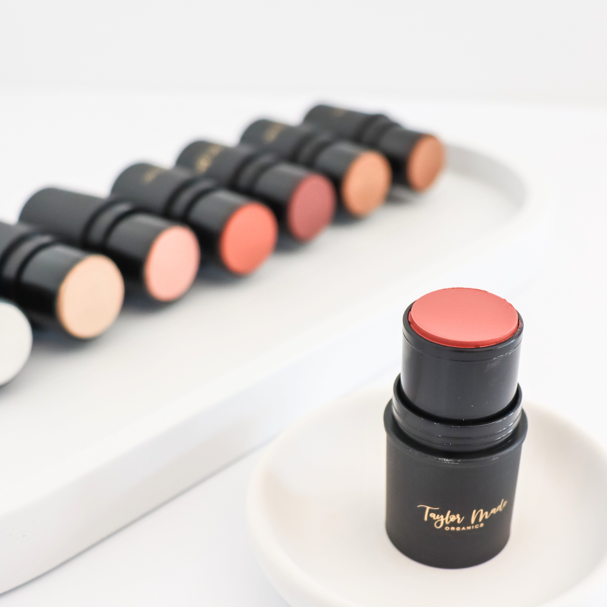 Taylor Made Organics - Vente Blush/fards à joues - Crème Multistick – Bio, Couleur pour les Yeux, Lèvres & Joues7