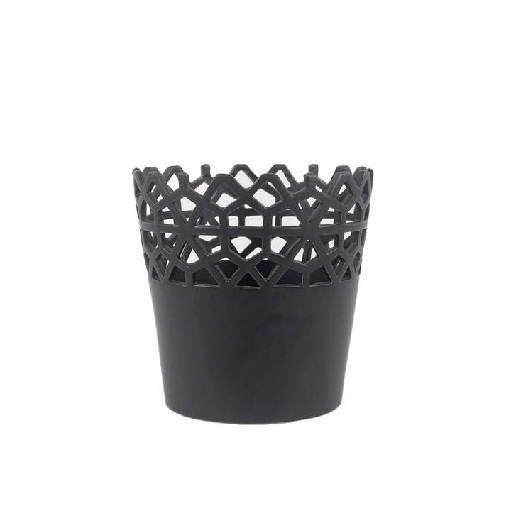 NEGRO Maceta de cerámica negra mate de 10x10 – Diseño moderno de celosía y acento decorativo para la decoración del hogar de venta al por mayor en Faire