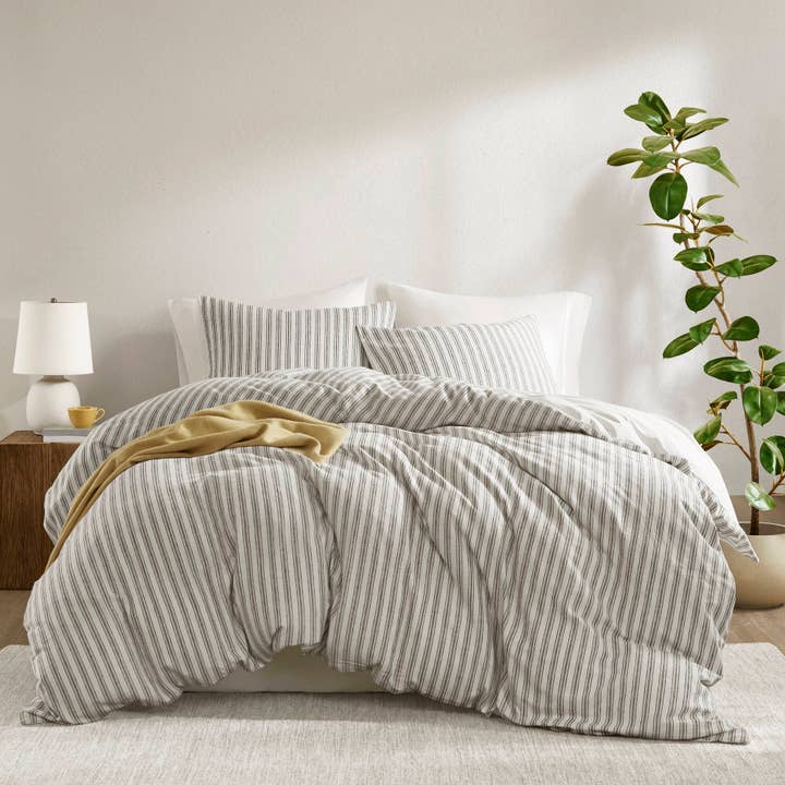 Olliix - Wholesale Bedding Set - 3 Piece Yarn-Dyed Stripes All-Seasons Duvet Set, Grey1