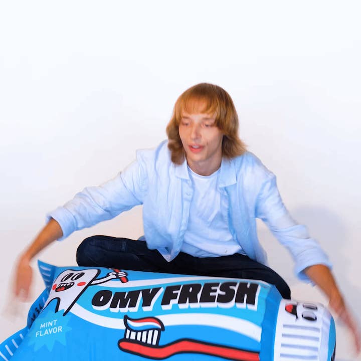 Fresh - Giant inflatable pillow for wholesale by OMY