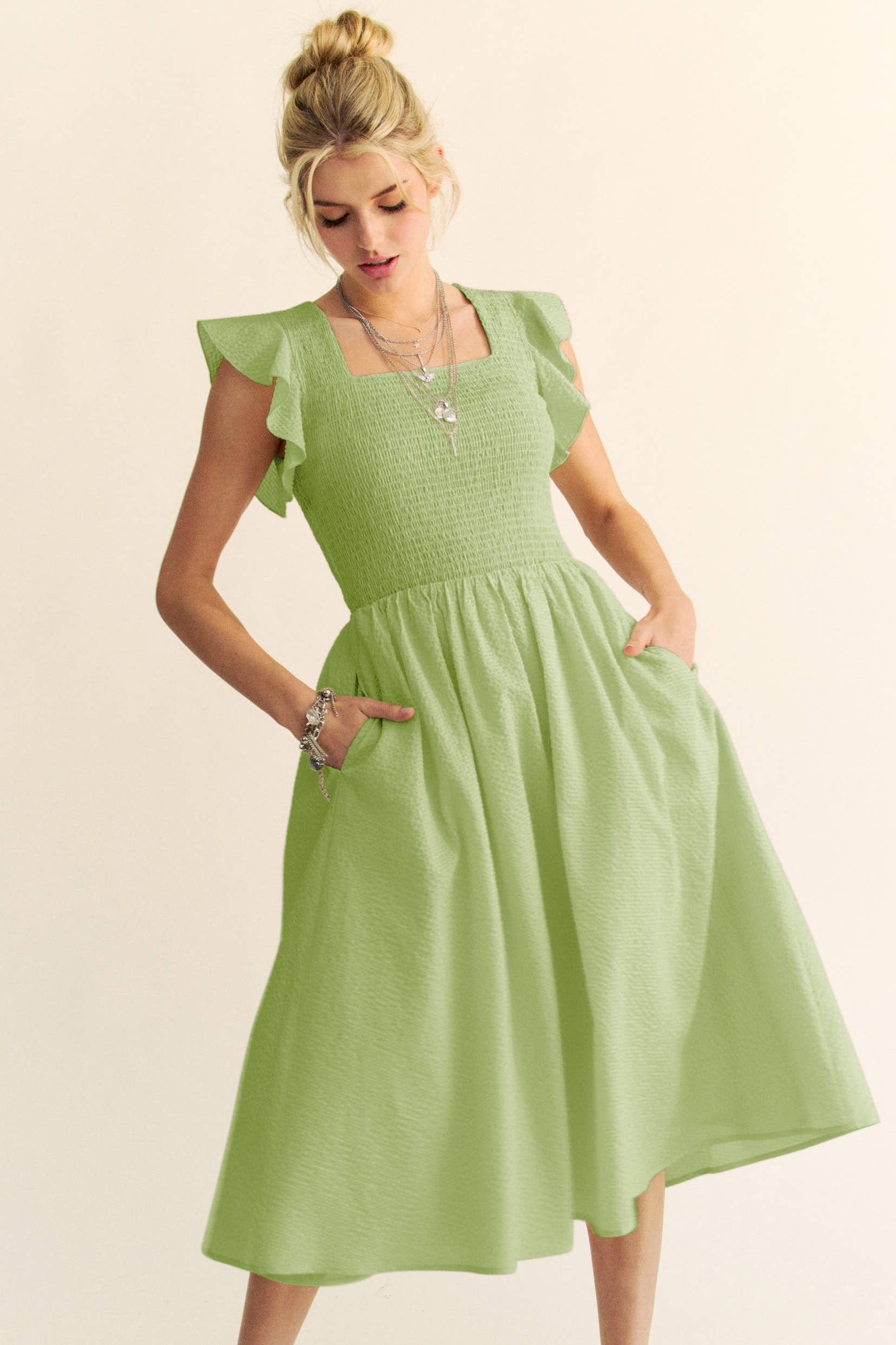 Davi & Dani – wholesale Klänning - Dam – TEXTURERAD VOLANGÄRMAD SMOCKAD MIDIKLÄNNING11