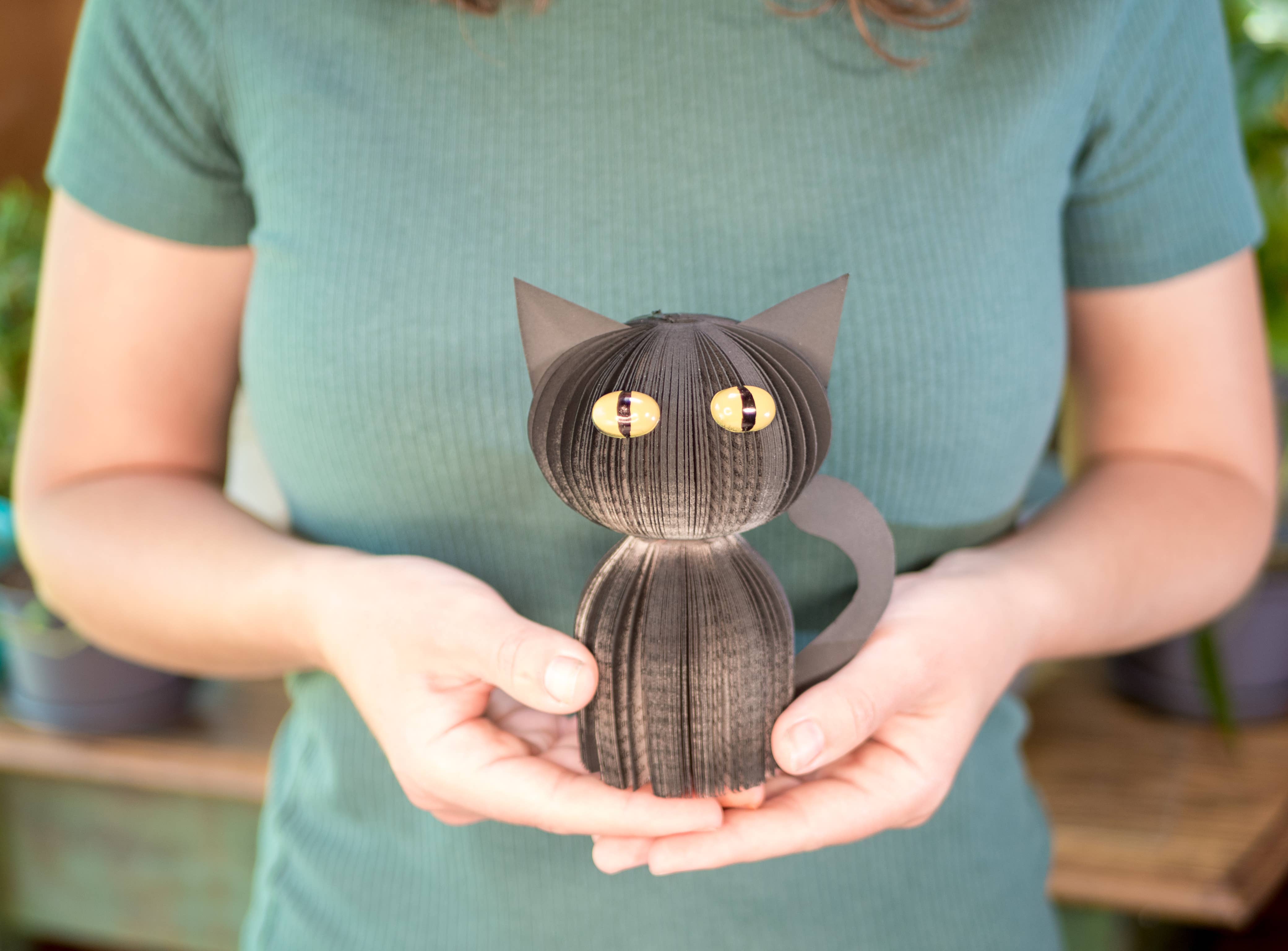 Root To Vine – wholesale Decorative tabletop object – Spooky Black Cat-Halloween Decor-Book Gift-Fall Decor5