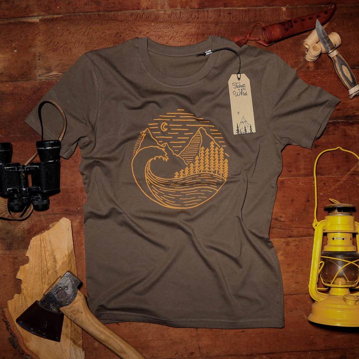 Shirt "Waves, Woods & Mountains" Pinegreen for engroshandel hos Ticket To The Wild