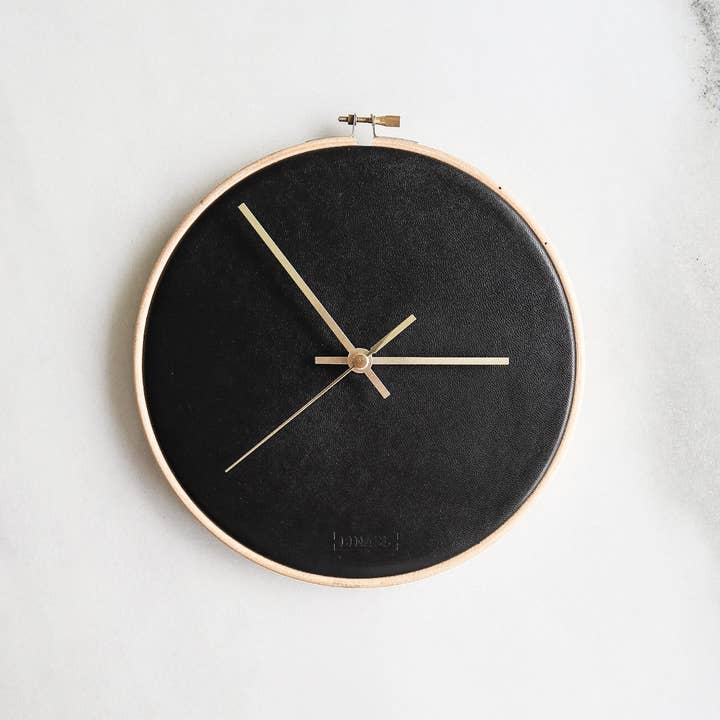 Linael - Vente Horloges murales - HORLOGE MURALE EN CUIR — TAILLE MOYENNE — NOIRE