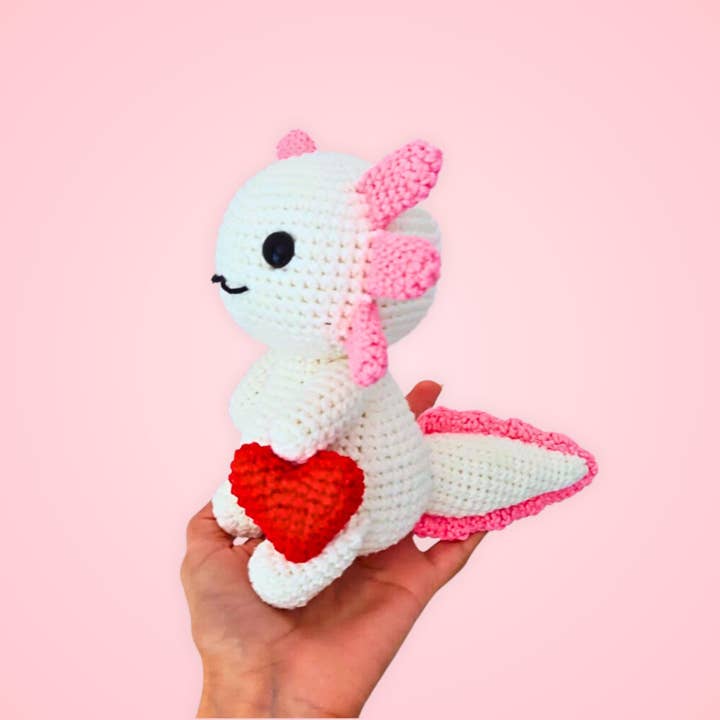 TOMOPOD LLC - Wholesale Stuffed/Plush Toy - Kids & Baby - Crochet Valentines Axolotl, Cute Amigurumi Heart Axolotl2