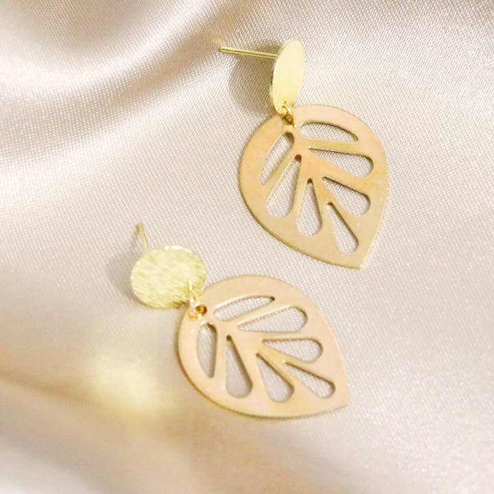 Pendientes dorados en forma de lágrima, joyas minimalistas, pendientes de oro para venta al por mayor de The Willow Creek Studio