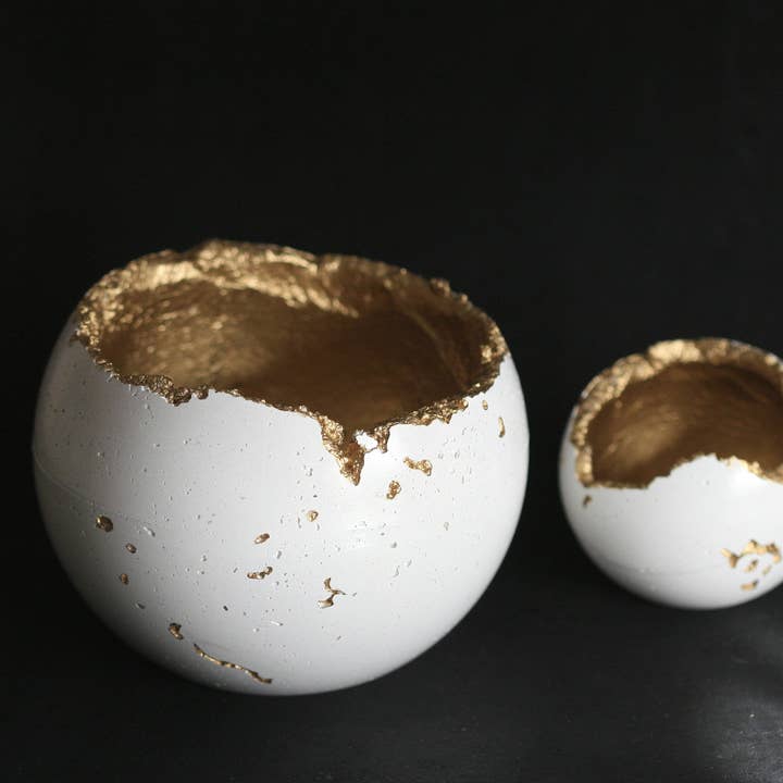 Kaiko Studio - Wholesale Decorative tabletop object - White Concrete Decorative Sphere | Concrete Planter4