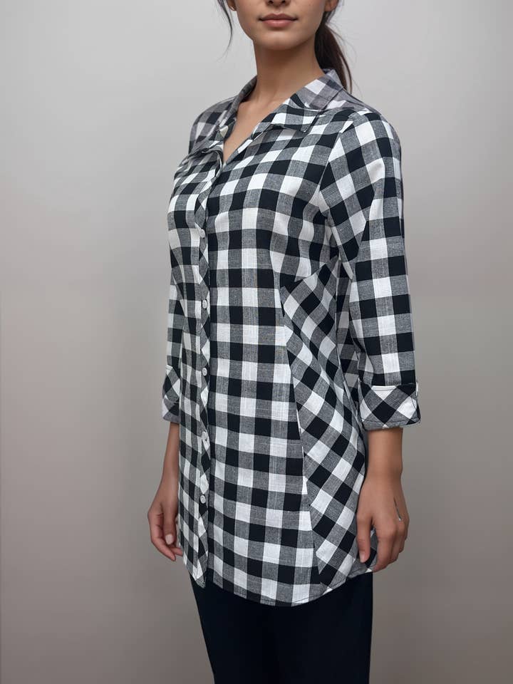 Tunique à carreaux noir et blanc - Chemise à carreaux avec boutons pour la vente par Casual & Co.