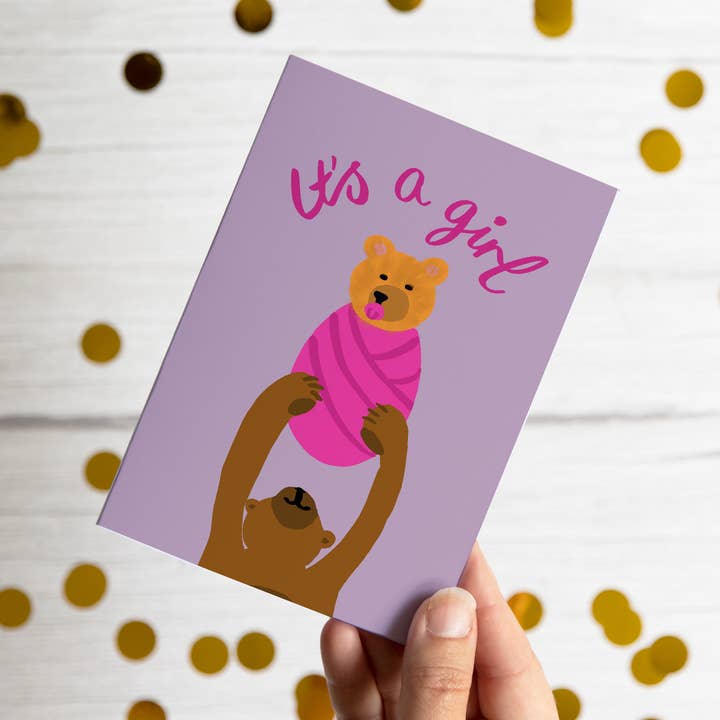 Het is een meisje - berenkaart voor wholesale door Lorna Syson