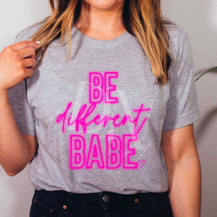 Være anderledes Babe DTF Transfer for engroshandel hos K and M Designs