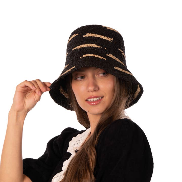 Shebobo - Vendita all'ingrosso Cappello di paglia - Donna - Cappelli a secchiello in paglia all'uncinetto con tesa da 3" e motivo a righe zebrate di Taylor5