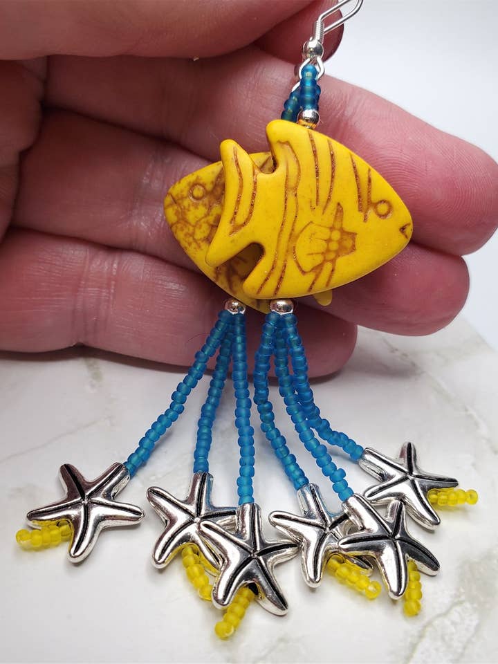 Brincos de Conta de Peixe em Magnesite Tingidos Amarelo com Borlas de Conta por atacado de Simply Raevyn