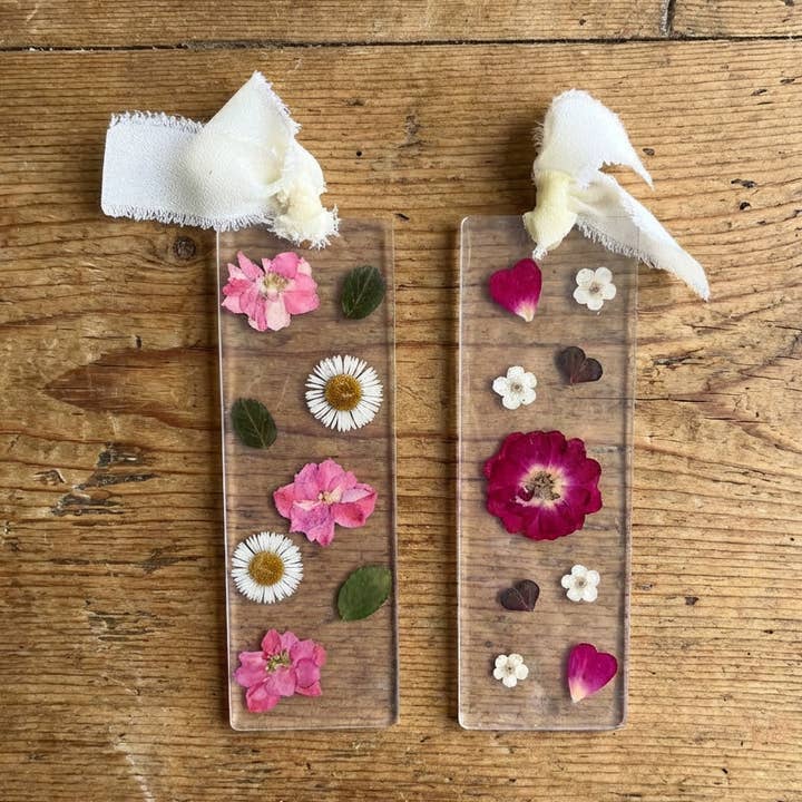 Marcador de Página com Flores Prensadas de São Valentim - Feito com Flores Reais por atacado de Sunnie Lane
