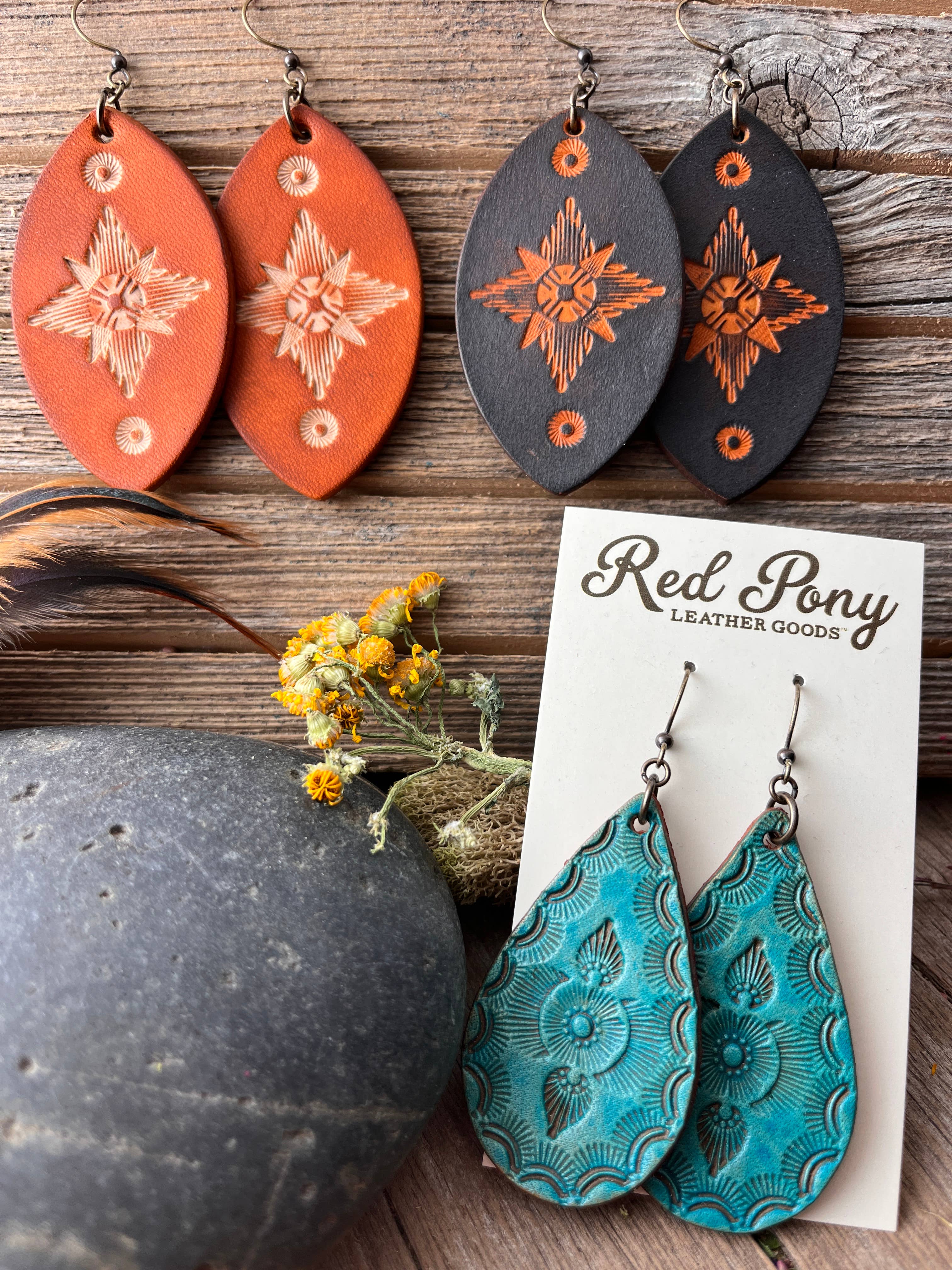 Red Pony Leather Goods – Brincos de argola por atacado – Brincos em Pele Floral Ocidental Tooled à mão5