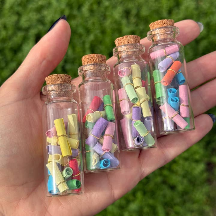 Niedliche Mini-Glasflasche mit Korken Wunschglas mit Papierrollen für den Großhandel von Allies Crystals