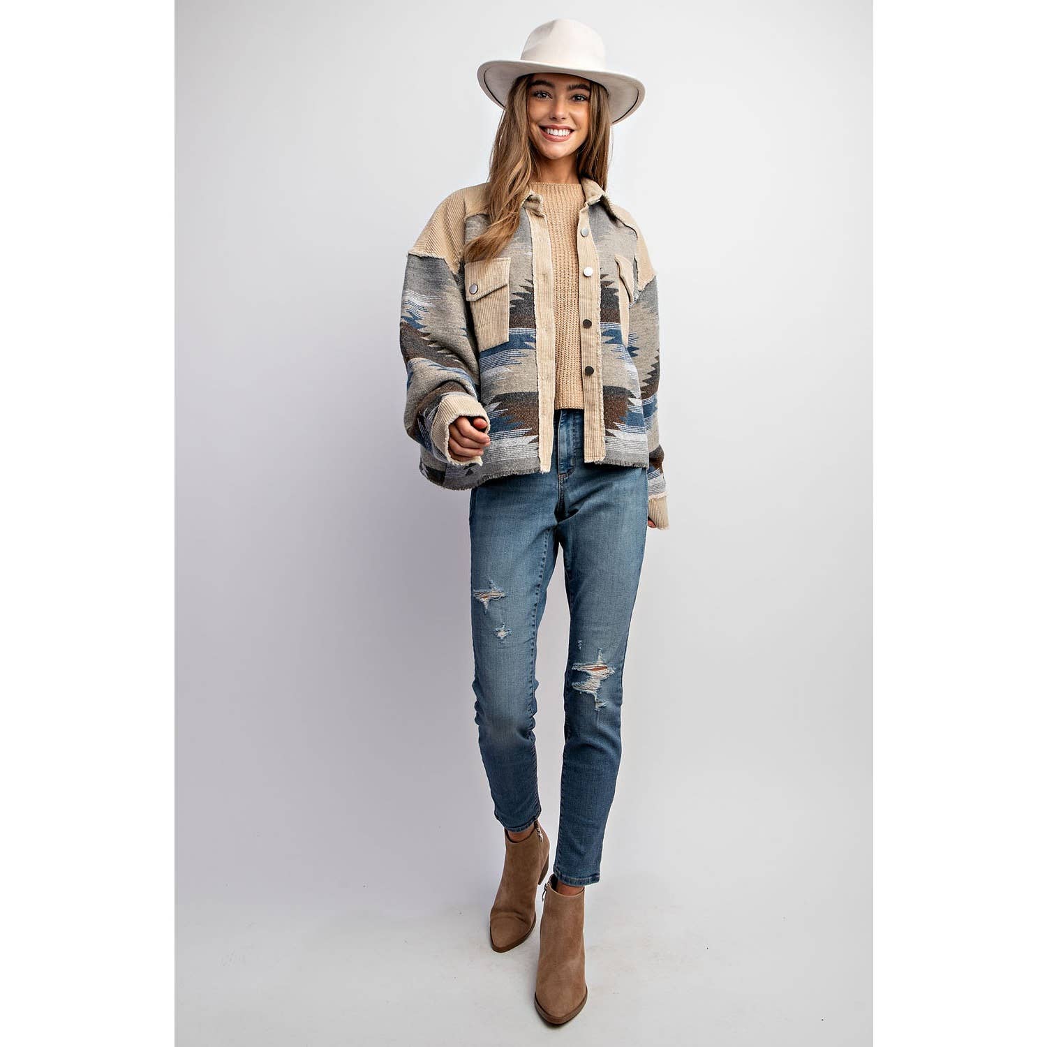 Sweet Generis – Großhandel Hemdjacke/Shacket – Damen – BUTTON-DOWN-HEMDJACKE IN BLOCKFARBEN MIT STAMMESMUSTER UND AZTEKISCHEM MUSTER28