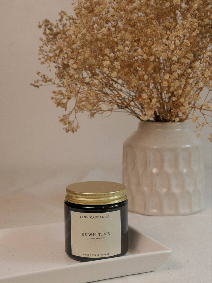 Down Time • Small | Bougie en cire de soja | Bougie à huile essentielle pour la vente par Fenn Candle Co.