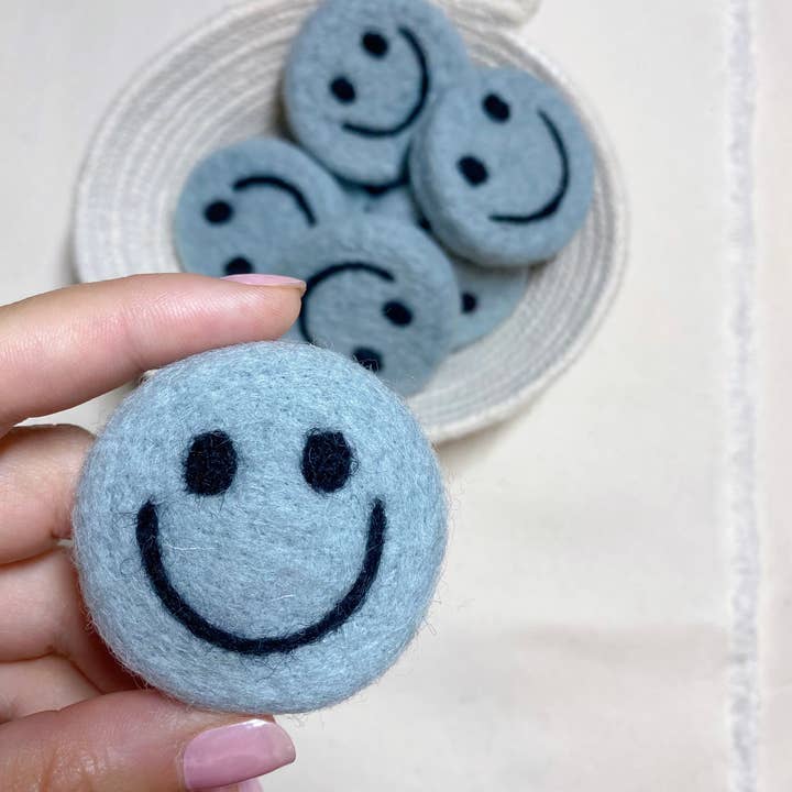 Lost Vly - Wholesale Car Freshener - Women's - Felt Smiley Face Reusable Oil Diffuser1