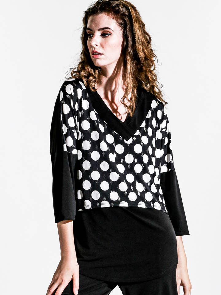 Big V Art Top - Polka black para venta al por mayor de Khangura