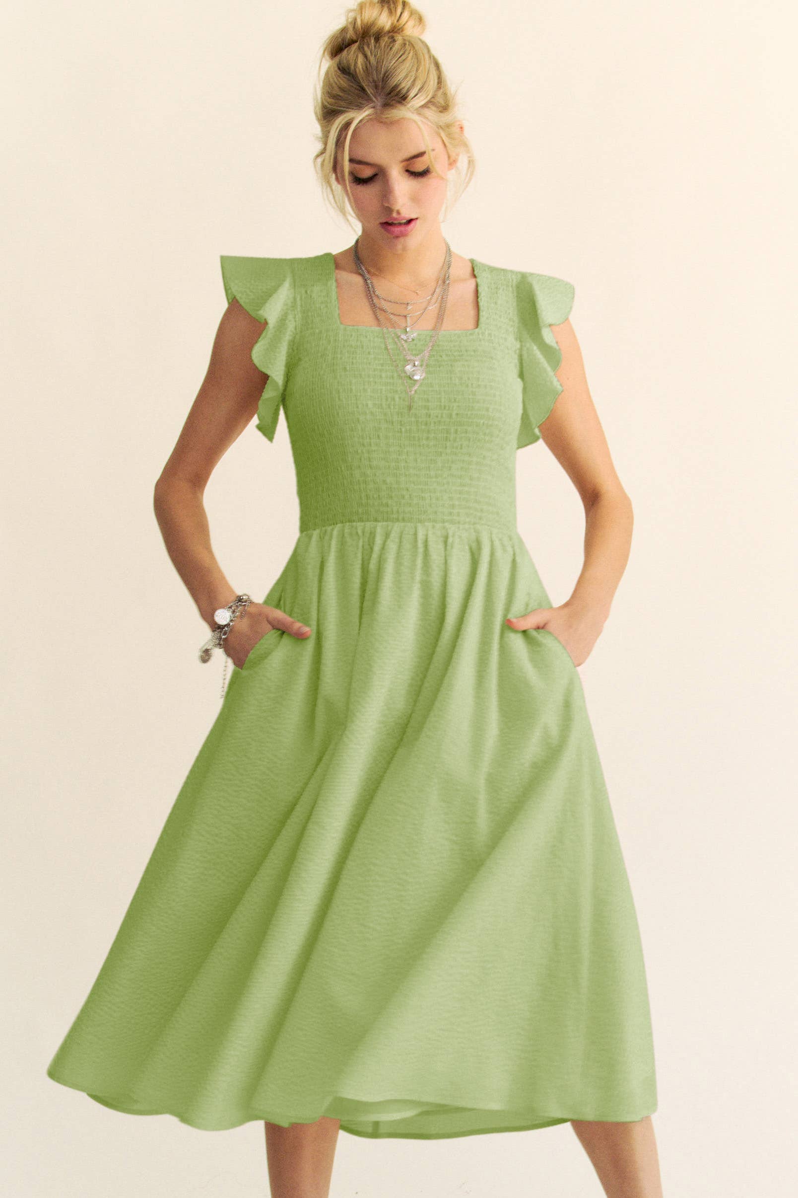 Davi & Dani – wholesale Klänning - Dam – TEXTURERAD VOLANGÄRMAD SMOCKAD MIDIKLÄNNING10