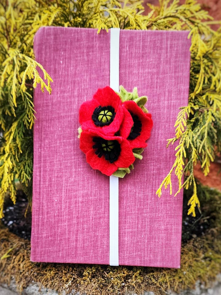 Vilten boekenlegger - Klaprozen voor wholesale door Madymae Felt Florals