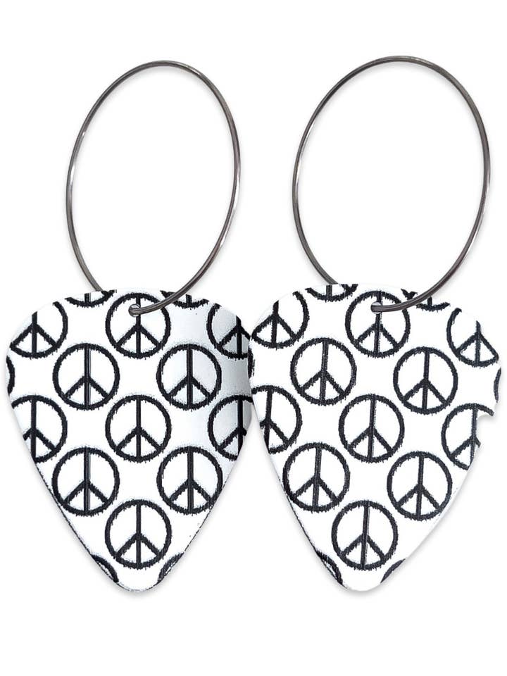 Créoles Peace Signs avec médiator pour guitare, Groupie Love pour la vente par Groupie Love