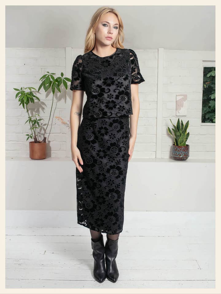 Gonna Nicole per la vendita all'ingrosso da parte di NOOKI DESIGN LTD