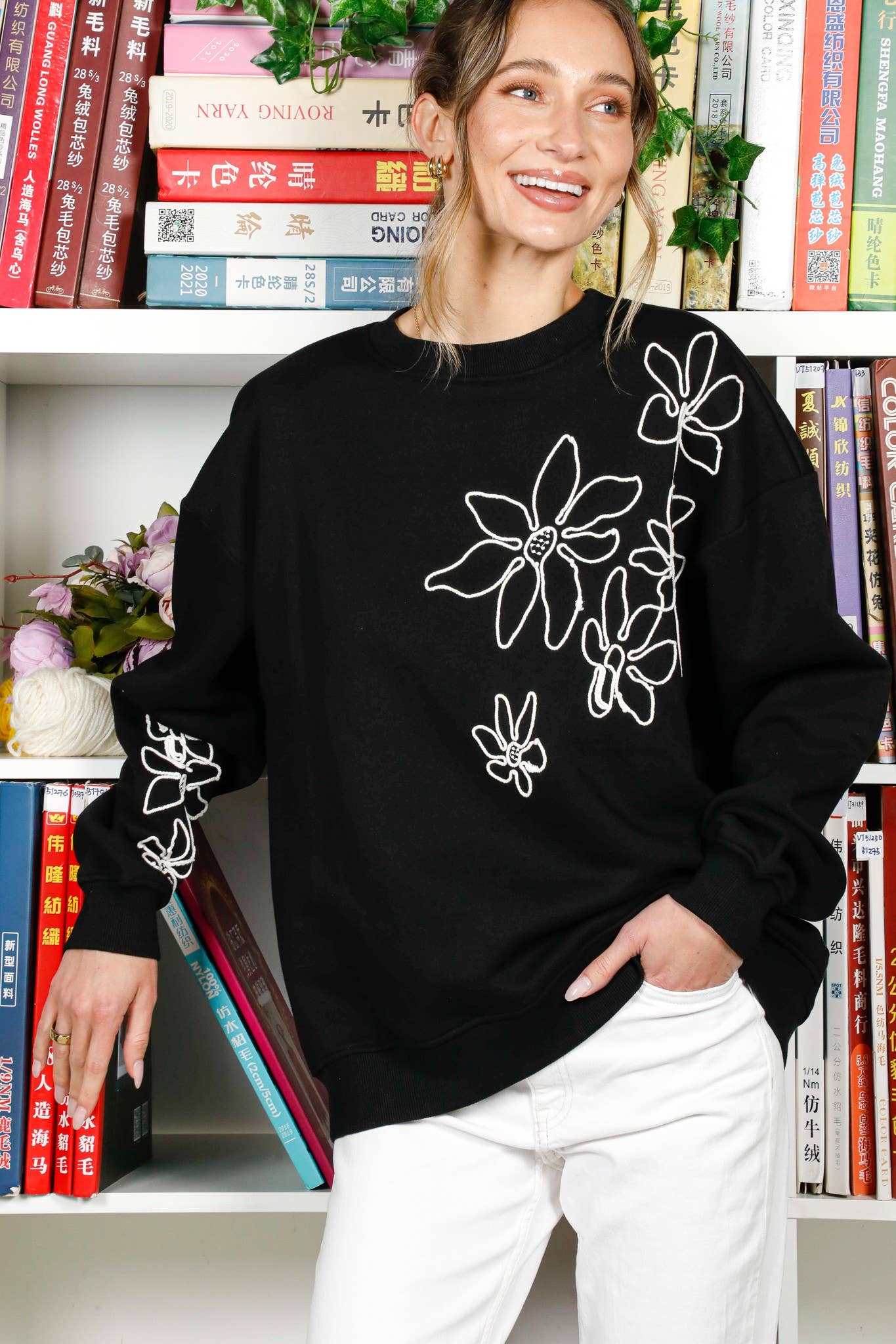 Vine & Love - Vendita all'ingrosso Felpa - Donna - Felpa girocollo a maniche lunghe con ricamo floreale VT8226919