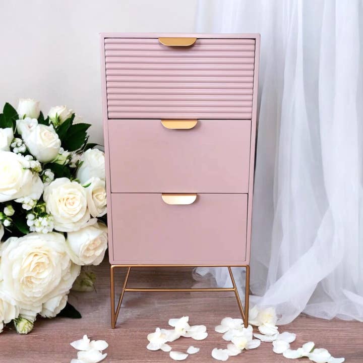 Comodino in legno rosa a 3 cassetti da 64 cm per la vendita all'ingrosso da parte di Minster Stylish Living Ltd