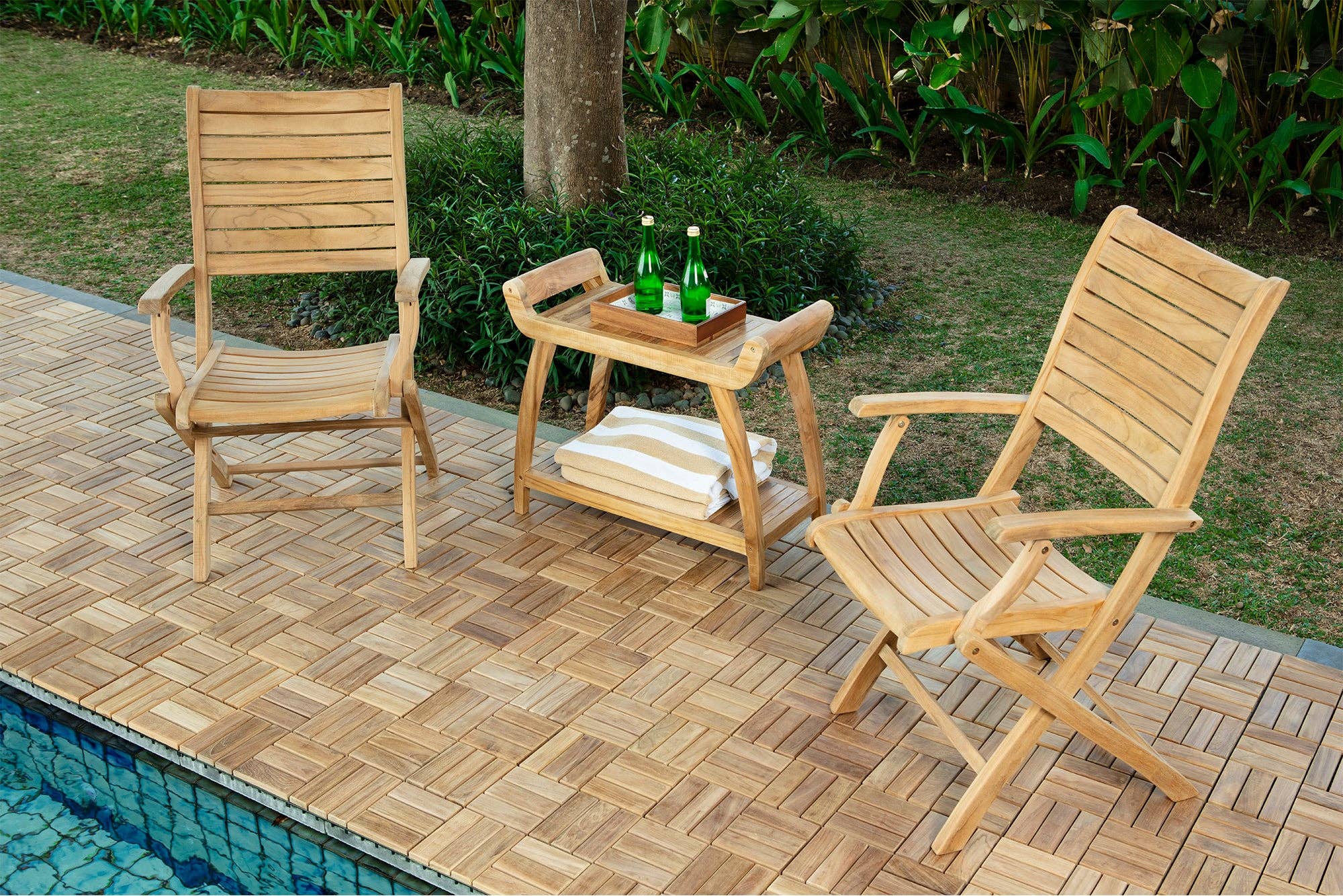 Nordic Teak - Venta al por mayor Sillas plegables - Silla plegable nórdica de teca natural para exteriores con reposabrazos
