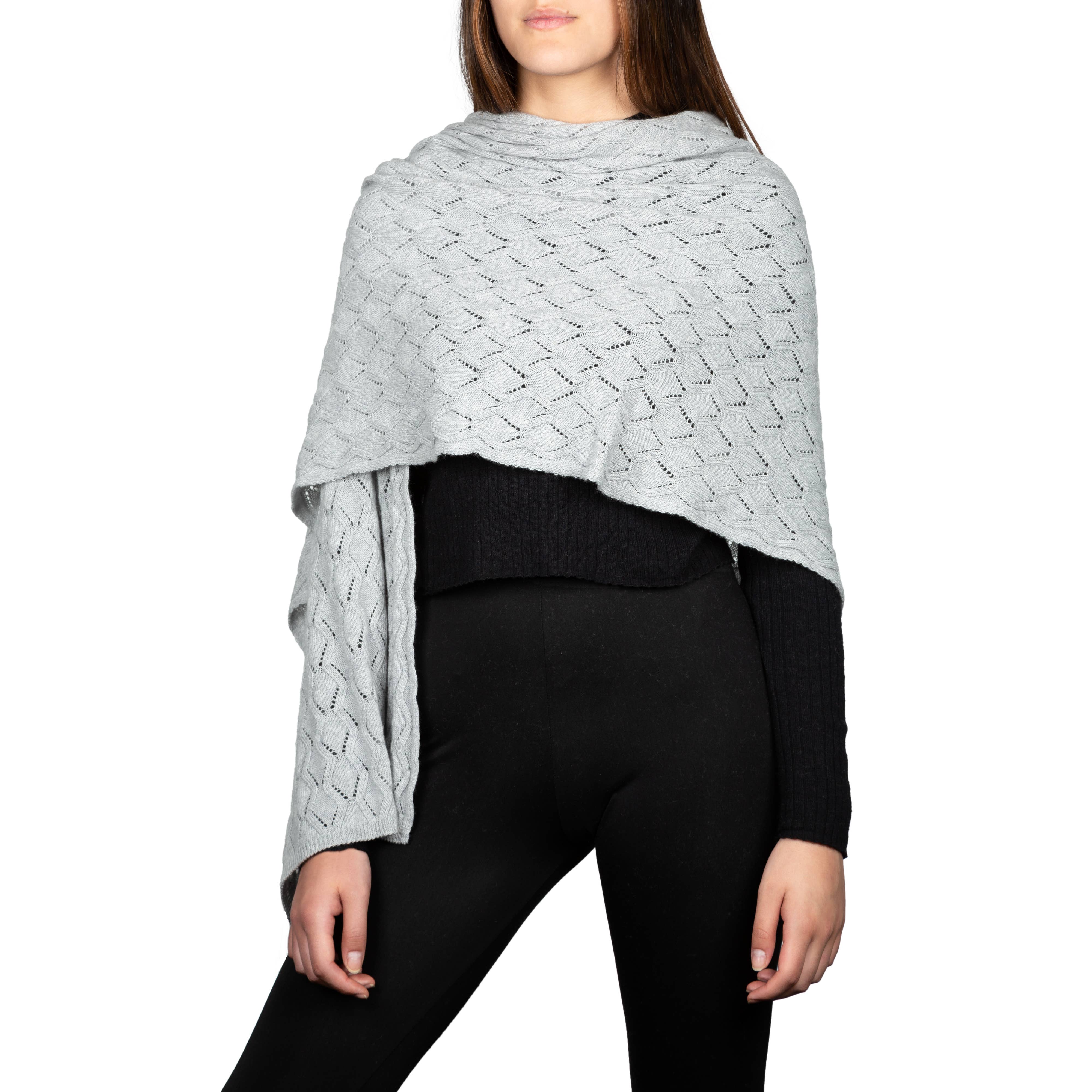 Assia di Brunetti Federica e C. s.a.s. – Großhandel Schultertuch – Damen – Meghan – Lochmuster-Stola aus Kaschmir-Mischung0