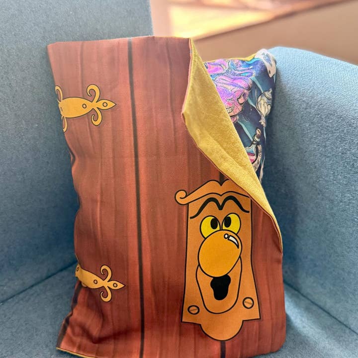 Alice in Wonderland Plush Pillow: Whimsical Nursery Decor for wholesale by La Escaramuza