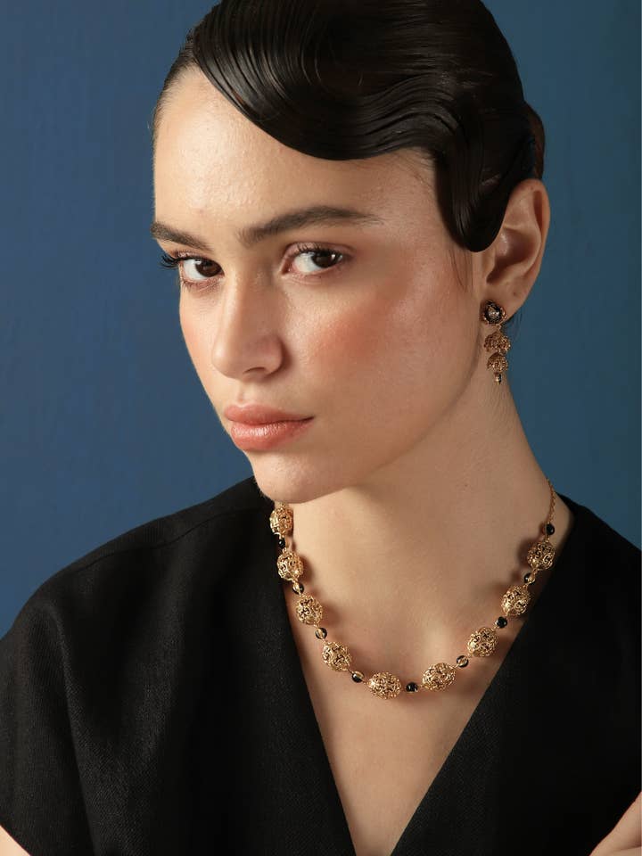 Collier baroque en forme de boule pour la vente par Melrosia London