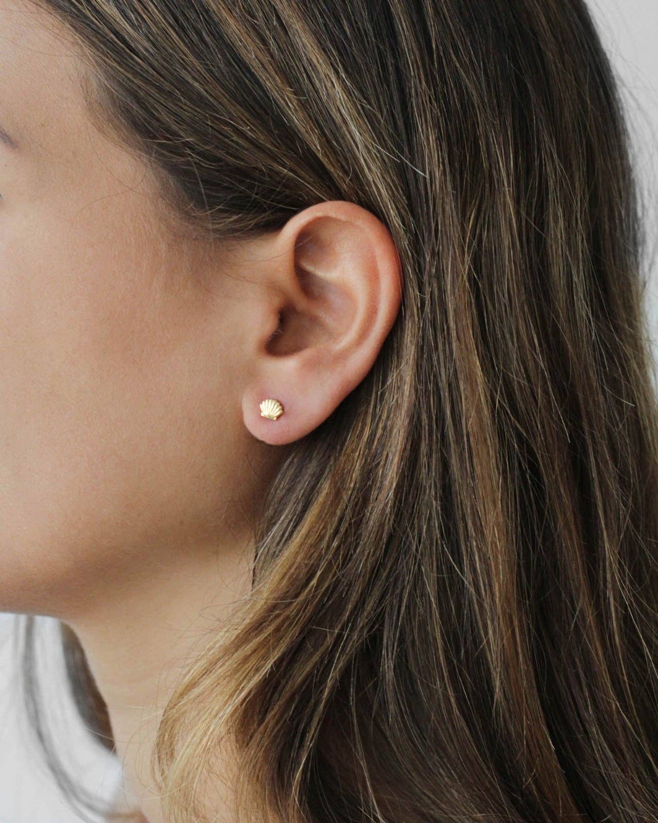 REDCHERRYBLVD - Vendita all'ingrosso Orecchini a bottone - Orecchini a lobo con conchiglia in vermeil 18k3