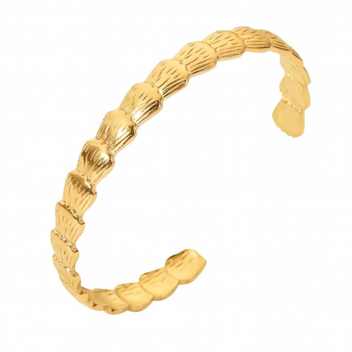 18K Vergulde Schelp Manchette Armband · Waterdicht voor wholesale door Animira Jewels
