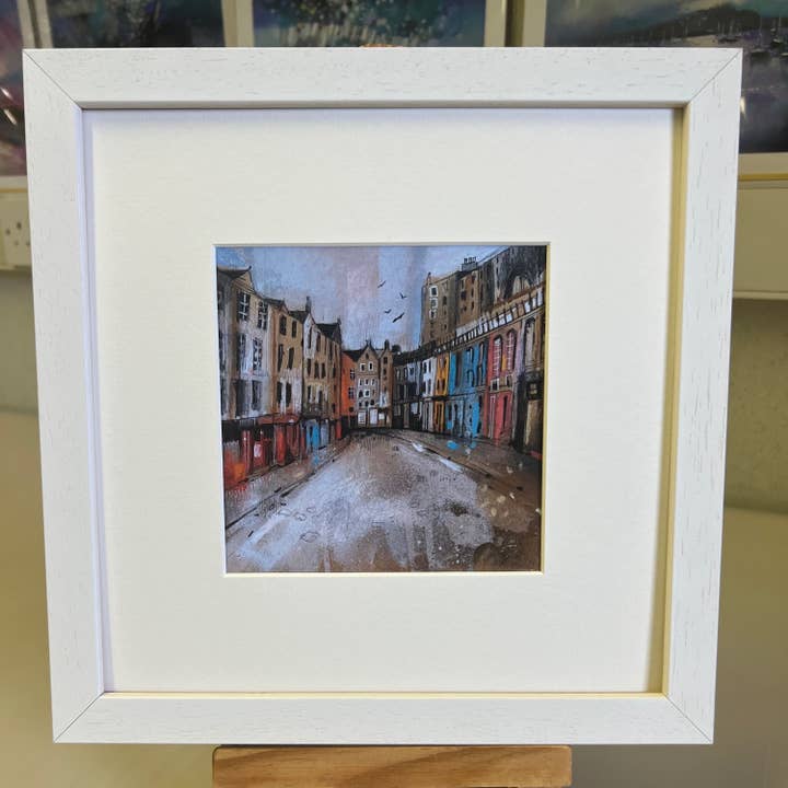 'Victoria Street, Edinburgh' - Inramat konstvykort för wholesale av Emma S Davis Artist