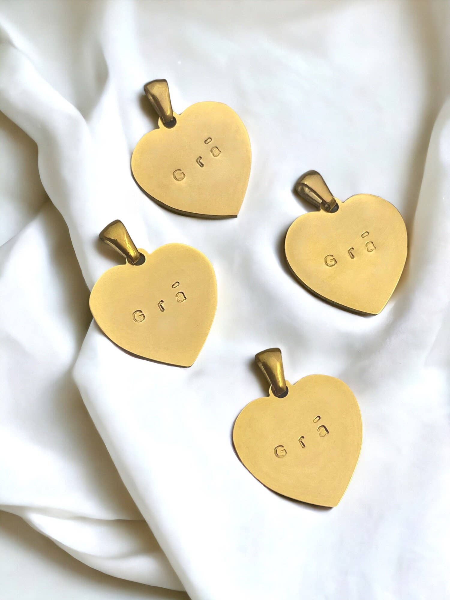 Rudies and Co – Großhandel Kette mit Anhänger/Charm – Grá Irische Gravierte Herz-Liebe Halskette4