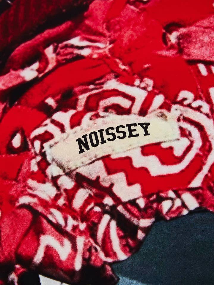 NOISSEY - Venta al por mayor Camiseta serigrafiada - Unisex - Camiseta con mascarilla de collage rojo roto6