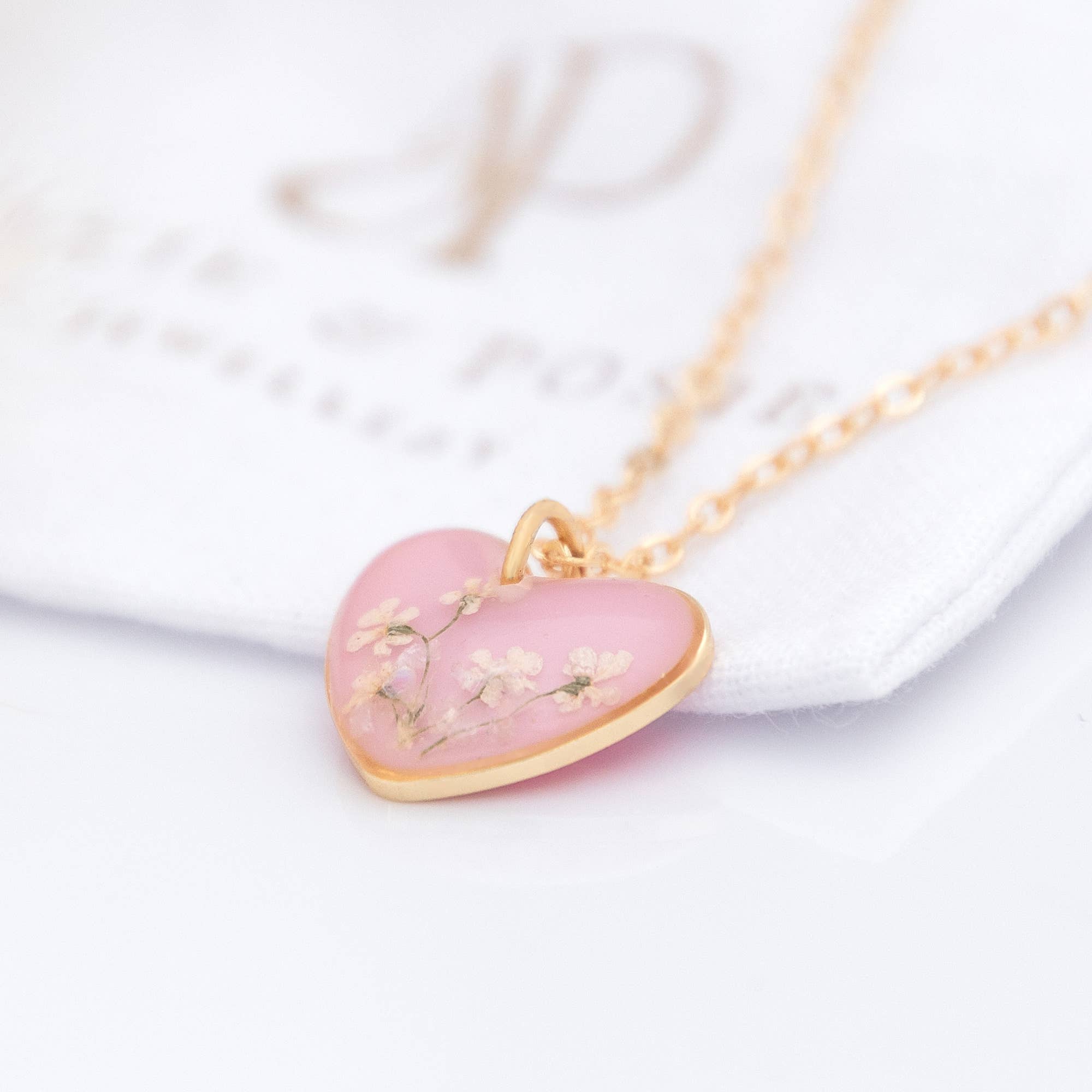 Allie and Posie - Wholesale Pendant/Charm Necklace - Light pink heart necklace with white real flowers in resin1