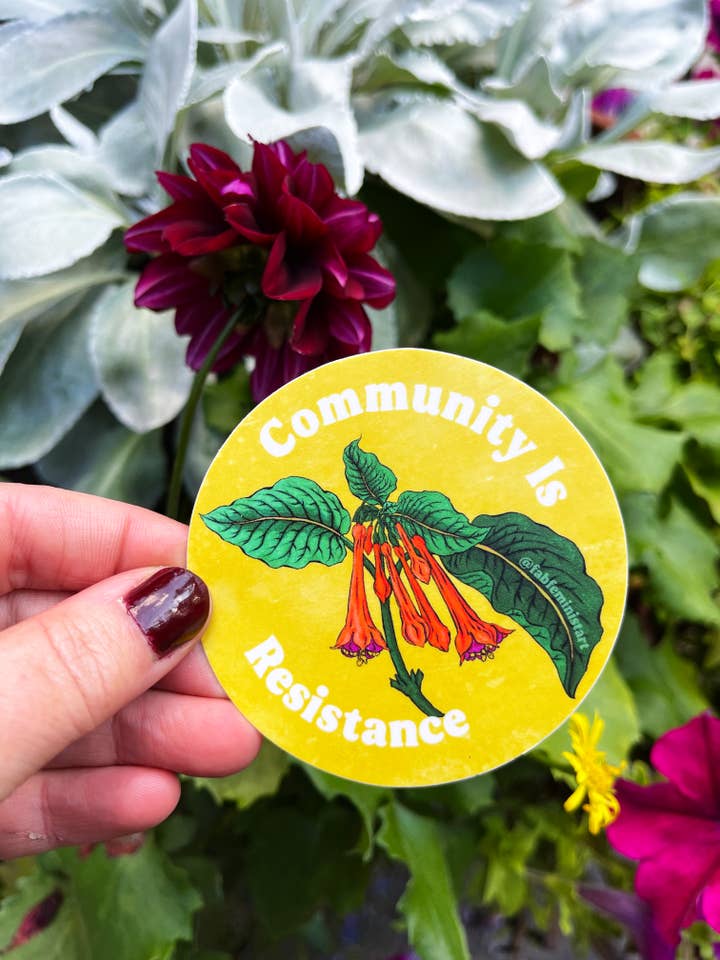 La communauté, c'est la résistance : autocollant féministe pour la vente par Fabulously Feminist