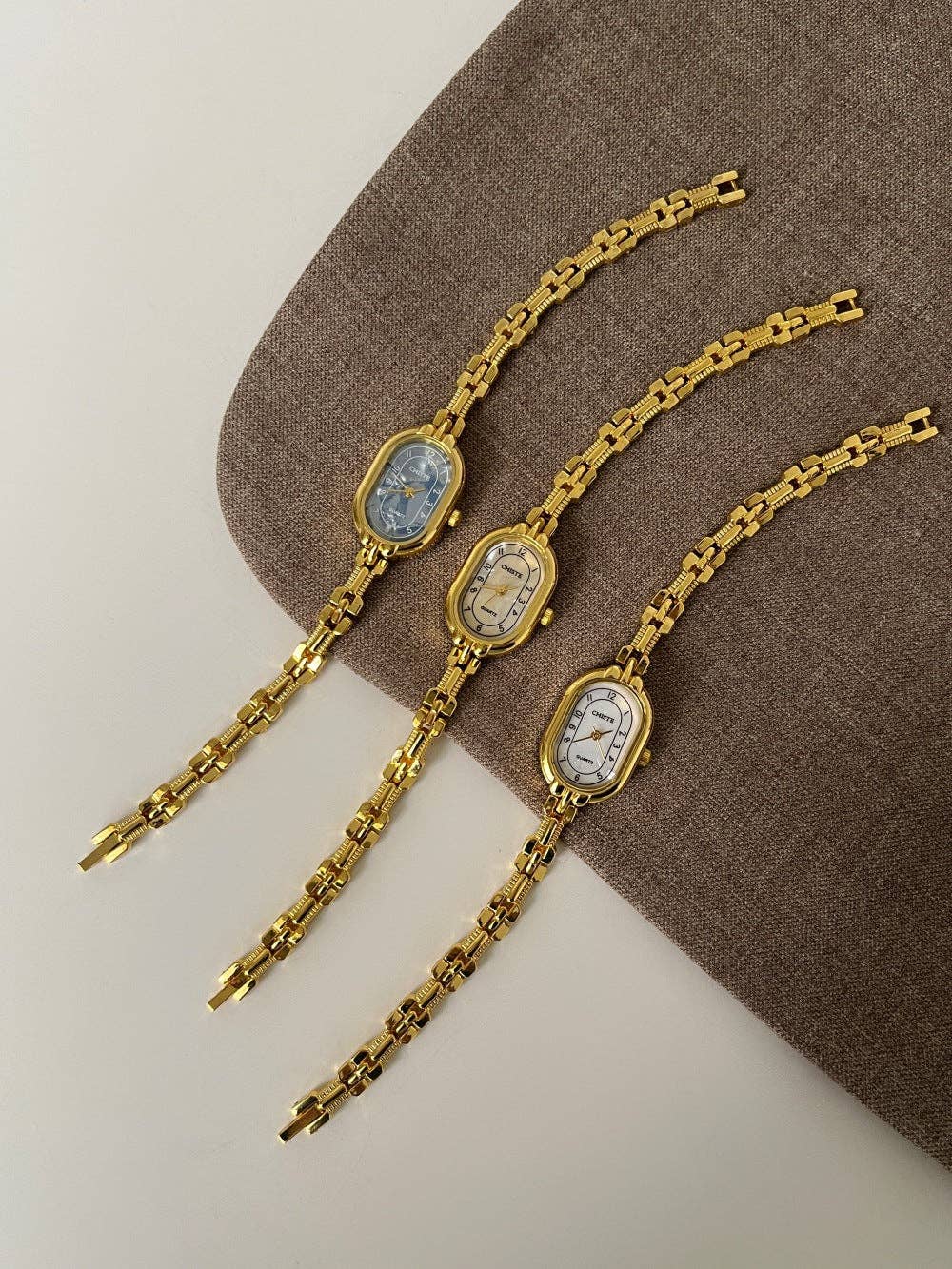 Dipped Shop - Wholesale Wrist Watch - Women's - Vintage Gold Oval Bracelet Quartz Watch DP25F7367