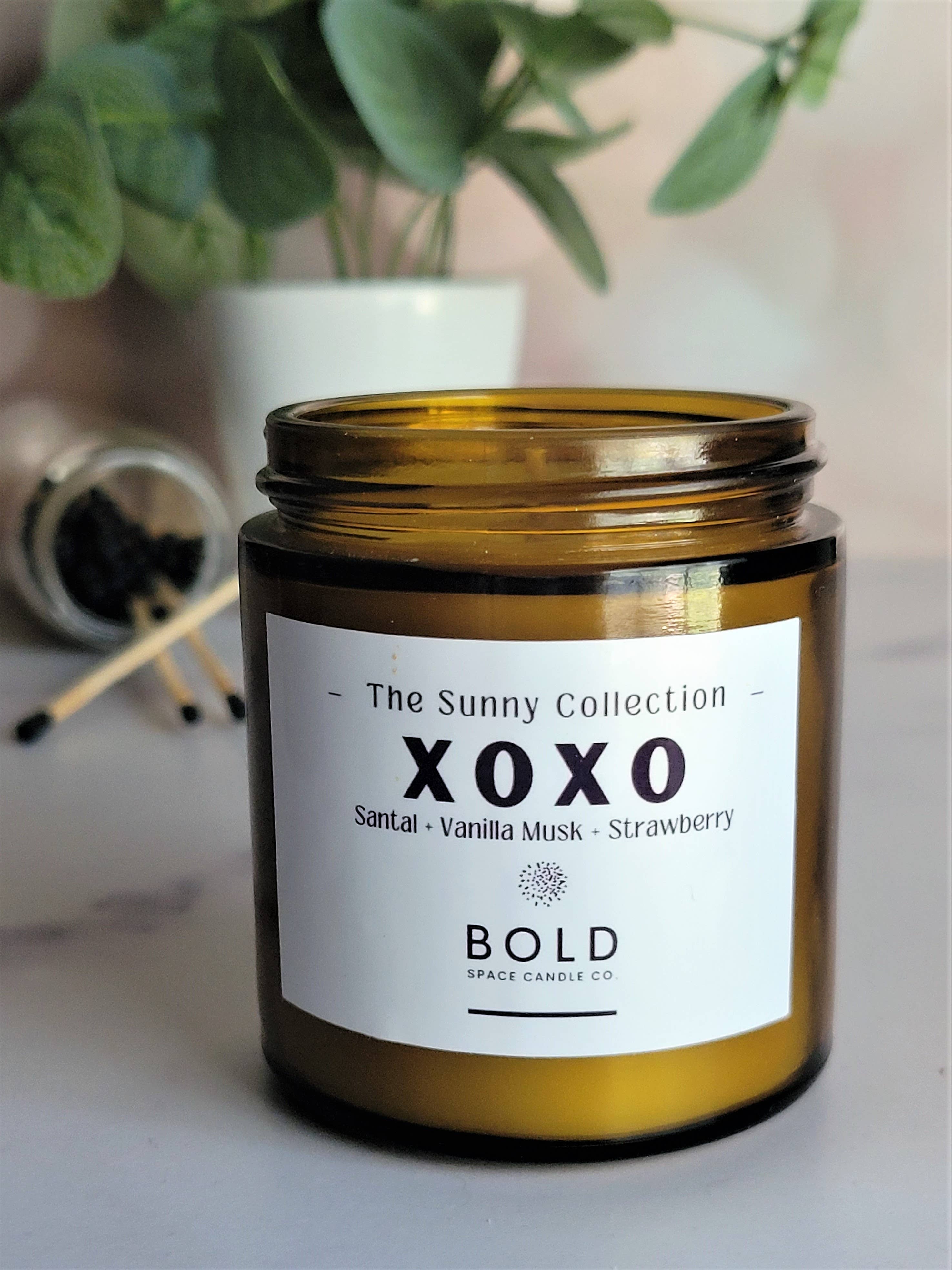 Bold Space Candle Co. – Großhandel Kerze im Glas / gefüllte Kerze – Vanille + Schwarzer Santal + Beeren - 3 oz. Bernstein-Sojakerze1