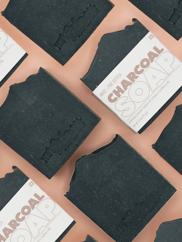 Savon au charbon - Anis et pin Scotch pour la vente par The Glow Soap Co.
